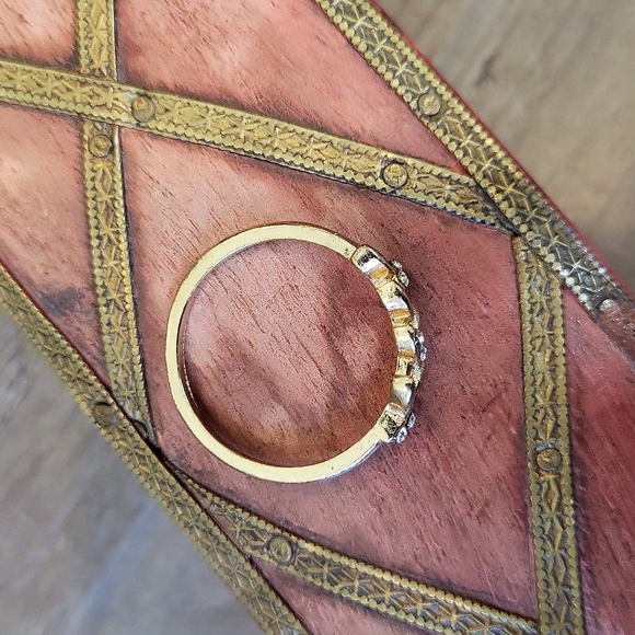 Gold Tone Olive Leaf Rhinestone Detail Ring, Size 11.5 - Picture 3 of 7